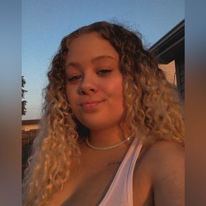 Meet your Posher, Layla